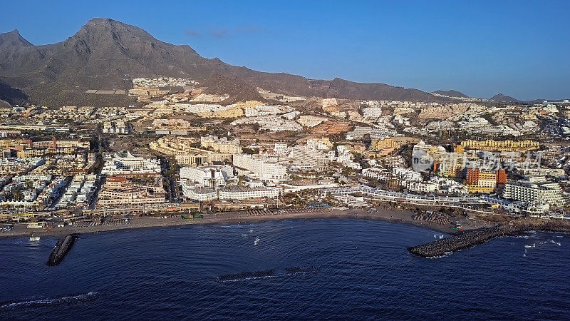 Playa de las Americas度假村和Playa de Fanabe海滩的航空全景图，特内里费，加那利群岛，西班牙。